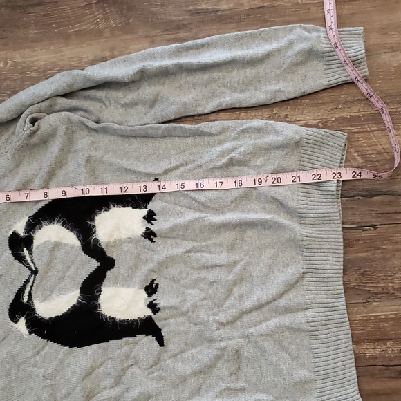 Soft penguin sweater - Picture 3 of 4